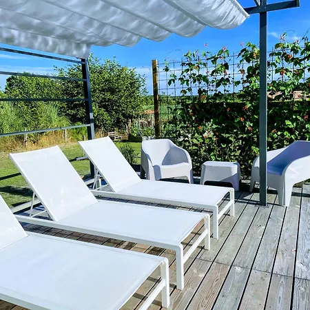 Larimar Villa Leon